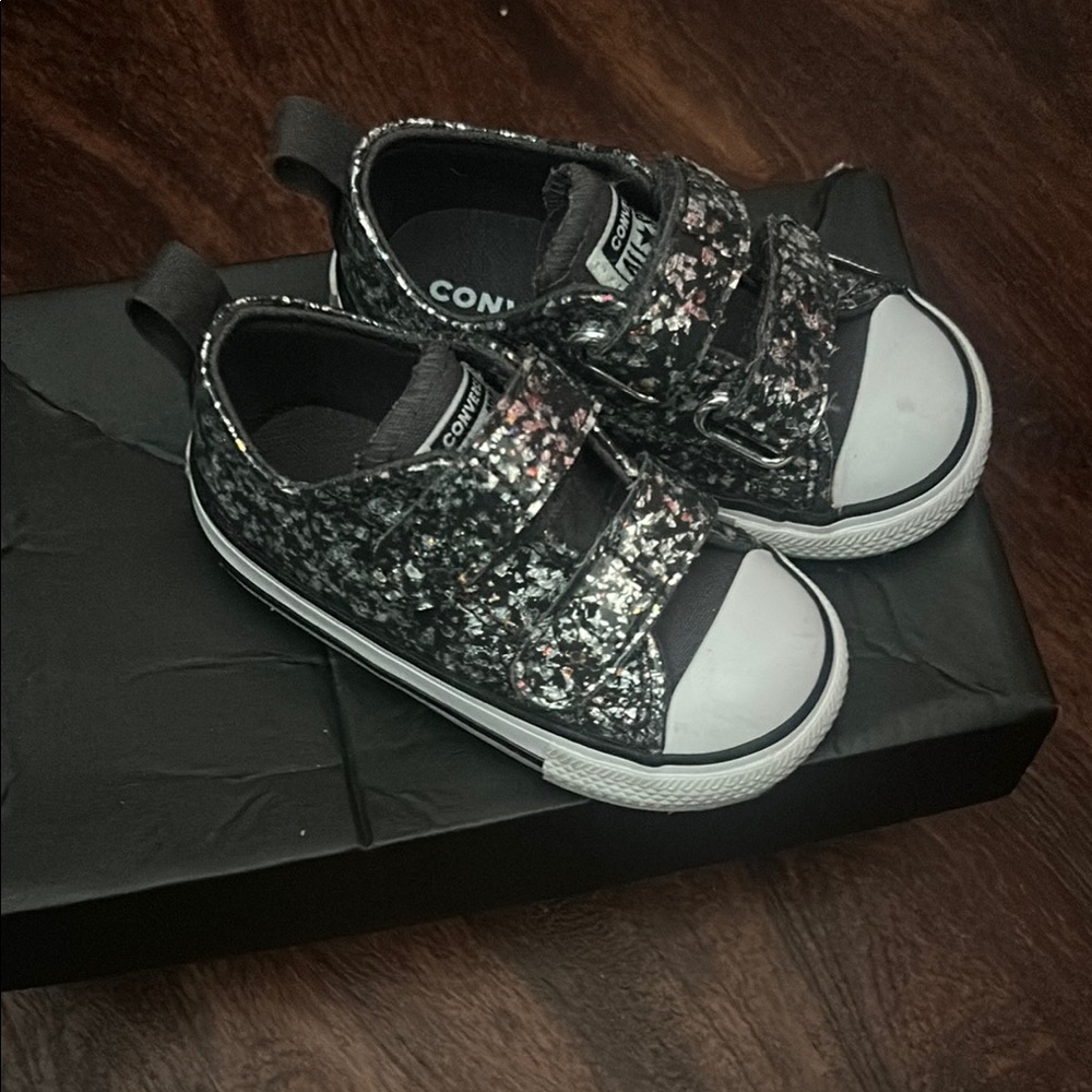 🌼Converse Black Canvas Sneakers with Rubber Toe Cap